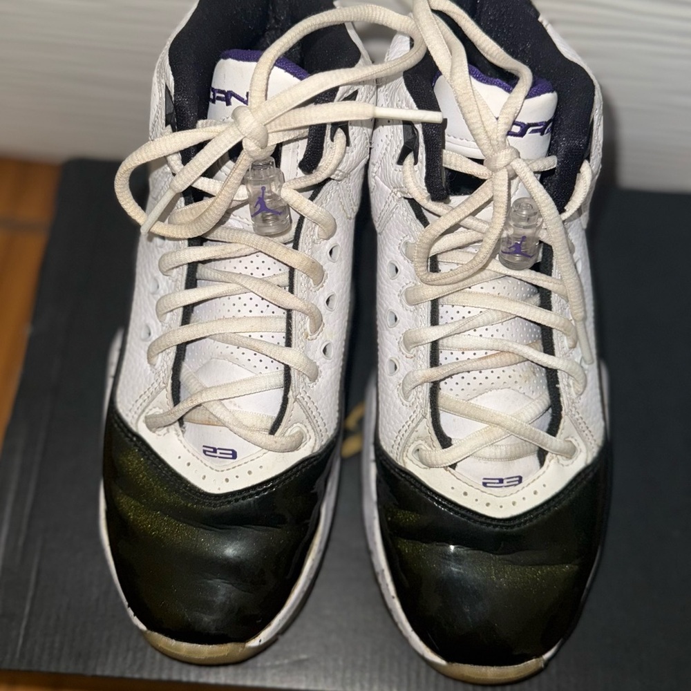 White and Black/Purple Jordan B’loyal Sneakers Size 5Y - Picture 5 of 9